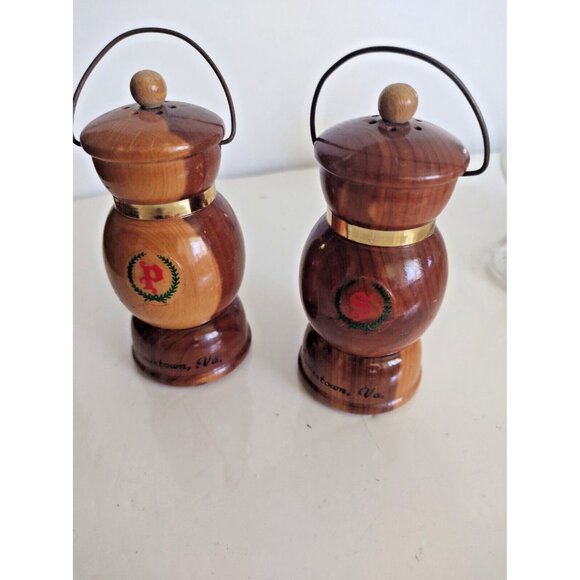 Vintage souvenir wooden Salt and Pepper shakers Jamestown, Virgina - Picture 3 of 12
